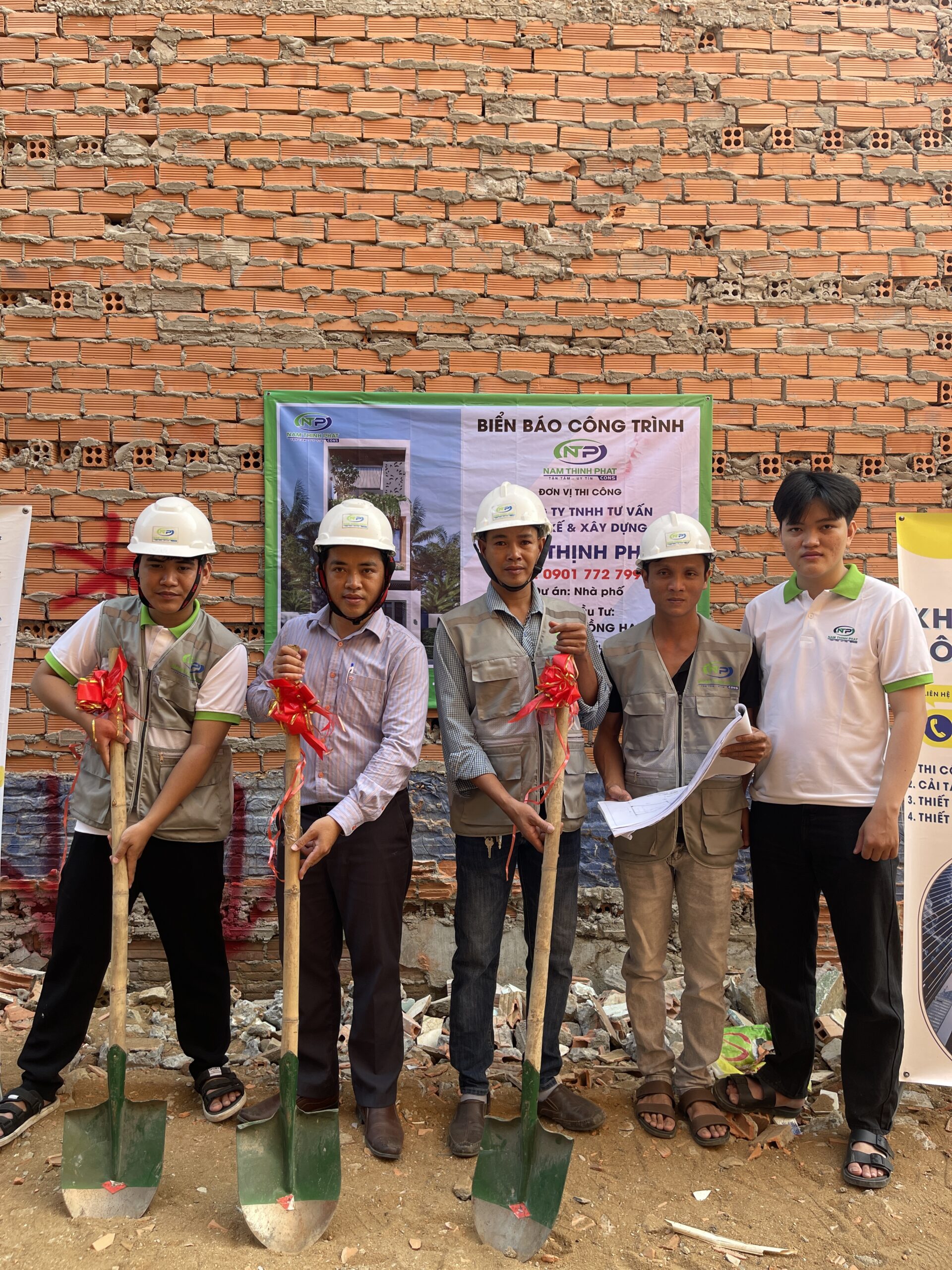 khởi công nhà phố